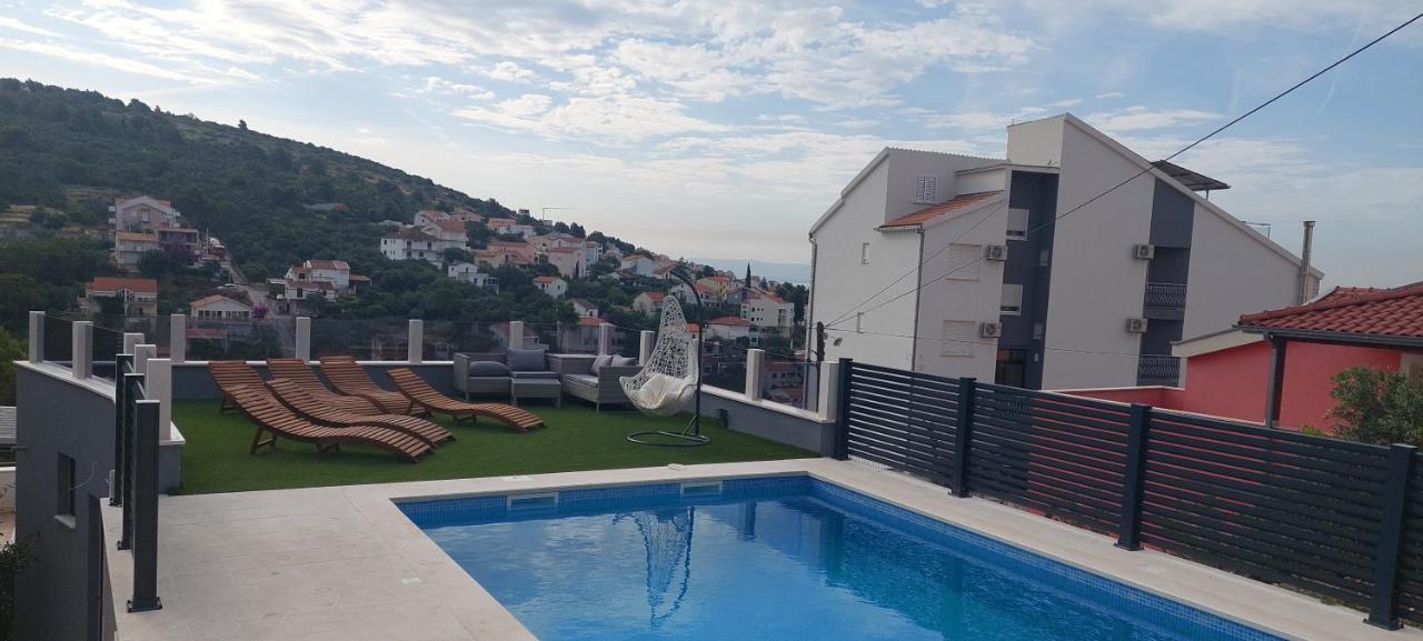 Nikola Apartment