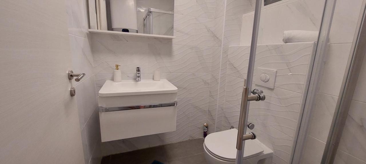 Nikola Apartment